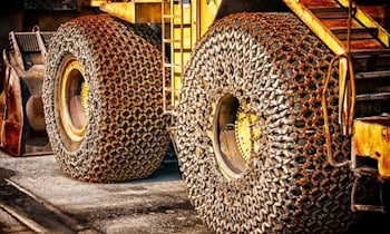 Baustelle in Löbau: Vier Räder von Radlader gestohlen