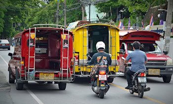 Mopedfahrer stürzt bei Regen in Radebeul