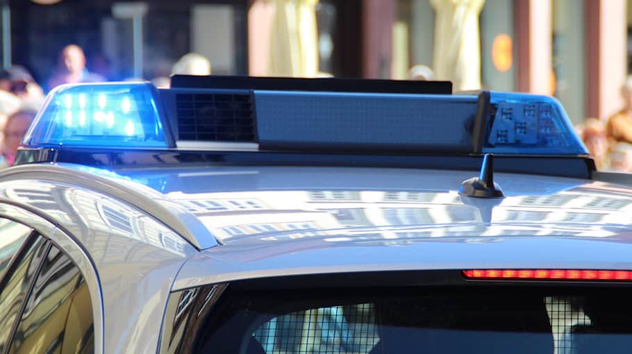Mann mit gefährlichem Gegenstand in Leipzig verletzt