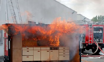 Küchenbrand durch Teelicht in OT Kaßberg