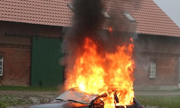 Ausgebrannte Fahrzeuge in Leipzig-Grünau