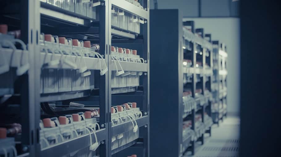 Ladendiebstahl: Akku unter dem Arm in Ebersbach