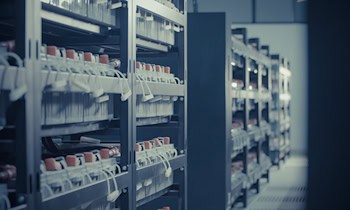 Ladendiebstahl: Akku unter dem Arm in Ebersbach