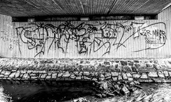 Hakenkreuz-Schmierereien auf Brücke in Niederwiesa