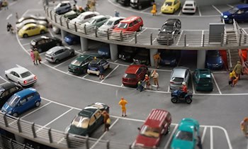 Jaguar rammt Parkhauswand: Drogenverdacht bei Fahrerin