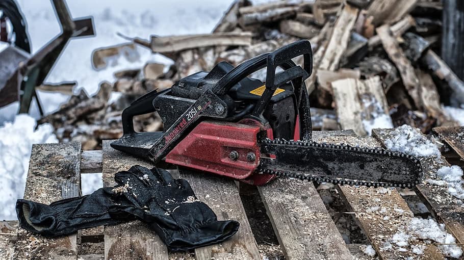 Einbruch in Betriebshalle: Kettensäge gestohlen