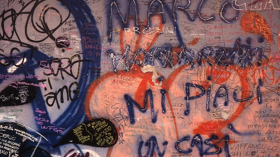 Vandalismus an Toilette auf dem Hauptmarkt in Großenhain