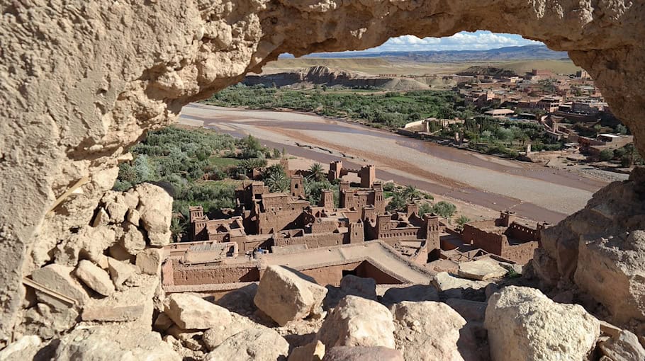 Steinwurf beschädigt BMW auf der A17