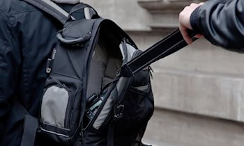 Seniorin Opfer von Taschendiebstahl in Torno