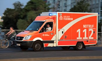 Rettungswagen kollidiert: Frau in Dresden-Klotzsche schwer verletzt