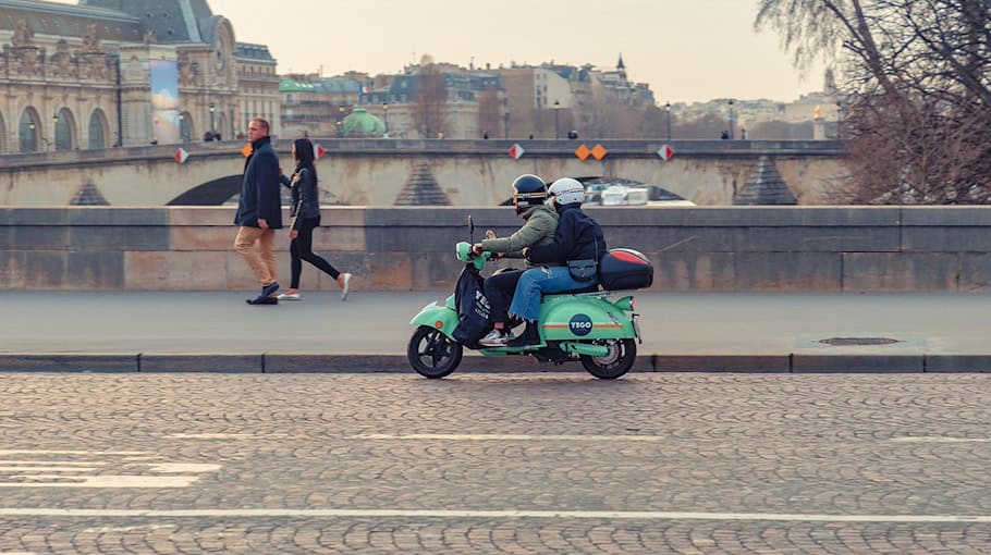Schwerverletzte Rollerfahrerin nach Unfall in Lützschena-Stahmeln