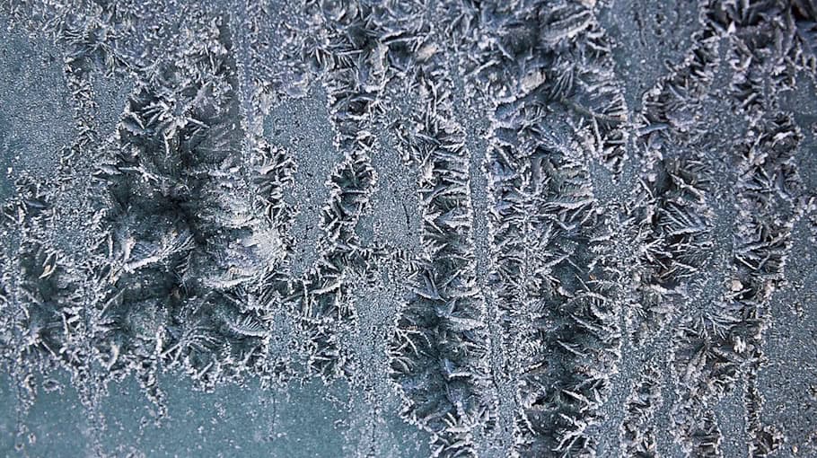 Mann beschädigt zahlreiche Autoscheiben in Dresden