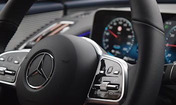 Schwarze Mercedes C-Klasse in Plauen erheblich zerkratzt