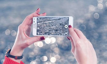 Handy am Steuer auf A4: Anzeige gegen Opel-Fahrer