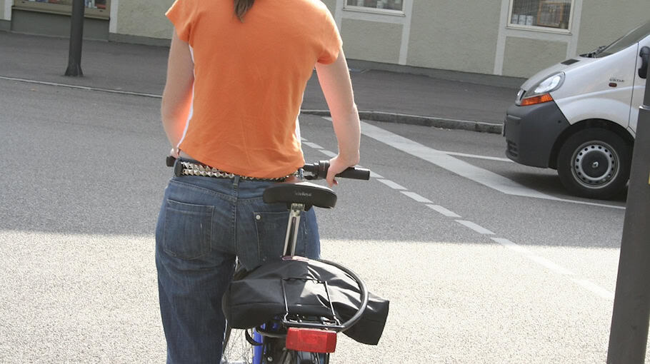 Fahrradfahrerin schwer verletzt durch geöffnete Fahrertür