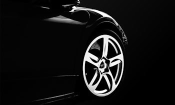 Zwei Reifen an Pkw in Auerbach zerstochen