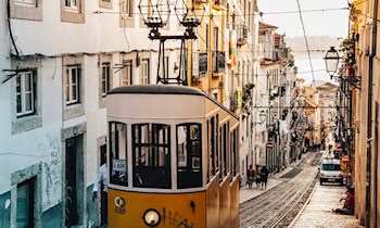 Kind von Straßenbahn erfasst – Zeugenaufruf