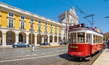 Fahrgäste stürzten in Straßenbahn – Zeugen gesucht