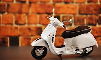 Kind flüchtet mit gestohlenem Motorroller in Leipzig