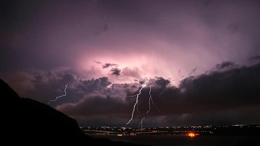 Messteam misst Tempo auf BAB 4