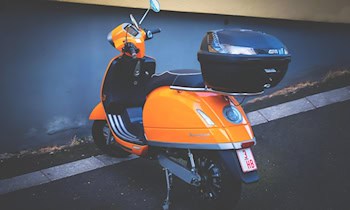 Kind flüchtet mit gestohlenem Motorroller in Leipzig