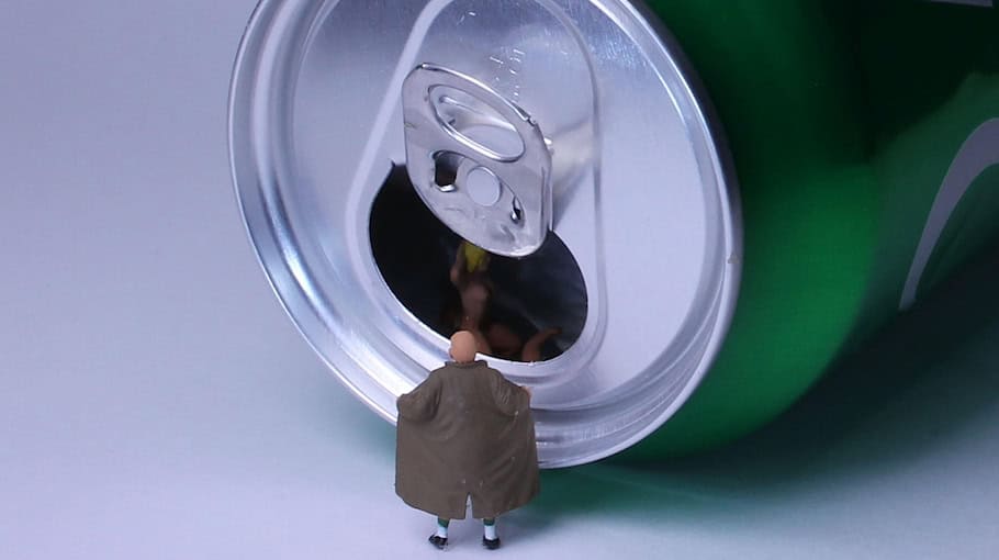 Nackter Mann läuft durch Radebeul-Ost