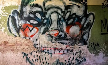 Gehweg in Bautzen beschmiert