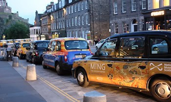 Beim Einparken touchiert: Passant in Bad Muskau verletzt