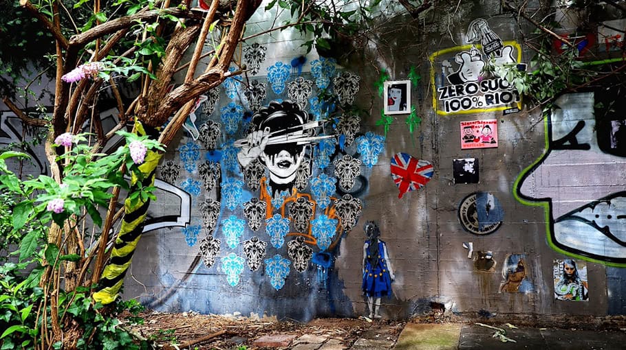 Opel Vivaro in Pirna-Sonnenstein beschmiert