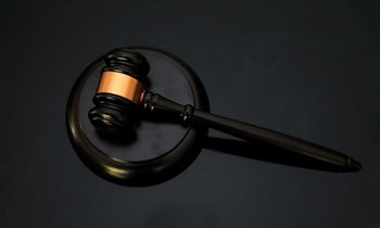 Polizei stellt Mann mit Hammer in Sonnenberg