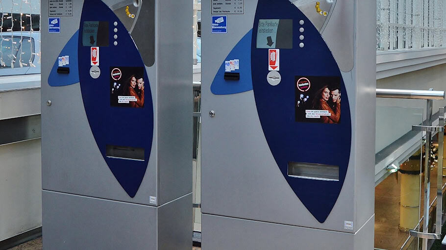 Geldkassette aus Parkscheinautomat gestohlen