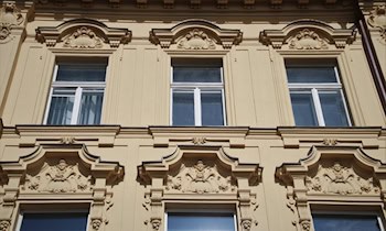 Frontscheibe eines Citroen Berlingo eingeschlagen in Langenbernsdorf