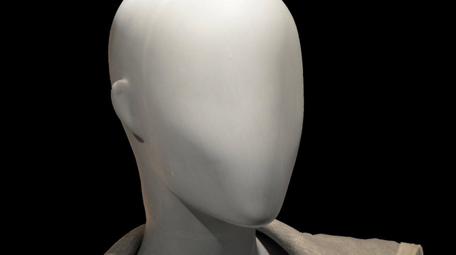 Zeugen gesucht: Schaufensterscheibe am Altmarkt beschädigt