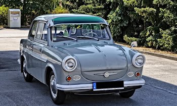 Trabant kollidiert mit Bahnübergang in Ottendorf-Okrilla