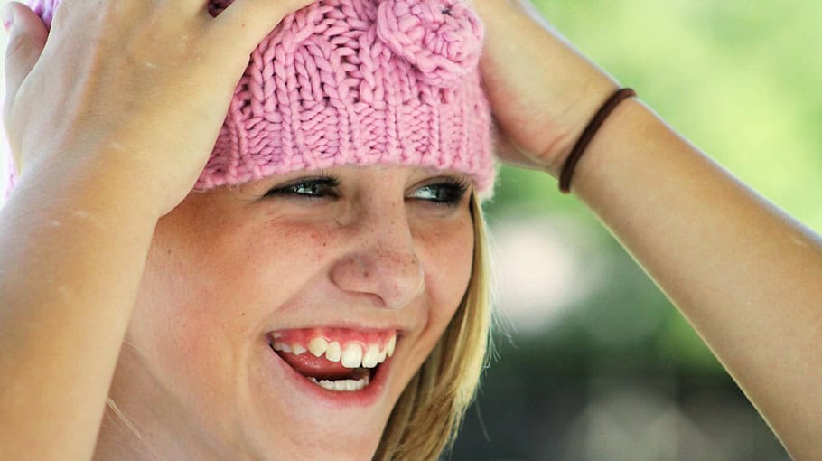 Zwei Verletzte nach Sturz von Motorhaube