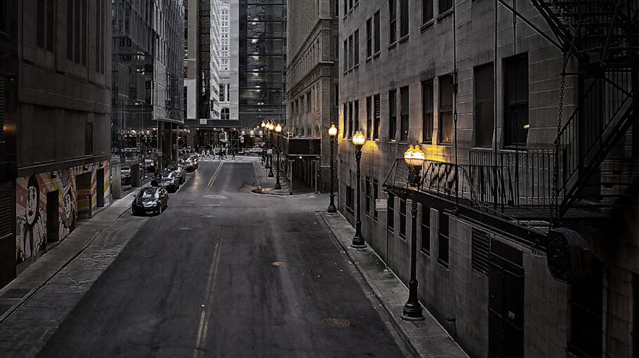 Auto prallt gegen Lichtmast in Altendorf