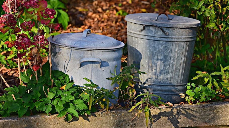 Mülltonnenbrand in Taura - Feuerwehr verhindert Hausbrand