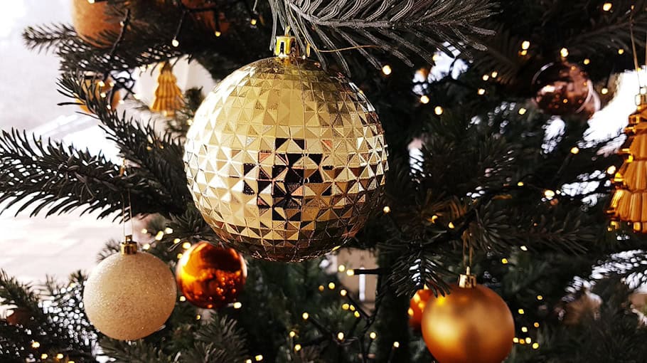 Christbaum am Altmarkt in Löbau nach Vandalismus umgestürzt