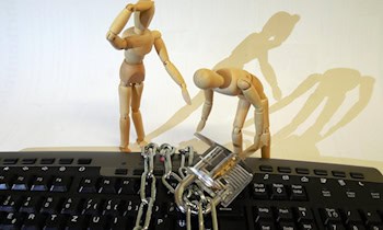 Mehrere Audi in Treuen aufgebrochen und Teile entwendet