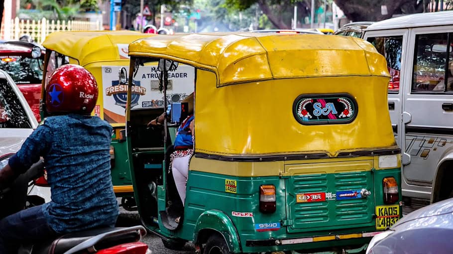 Stau durch Weihnachtsreiseverkehr in Görlitz