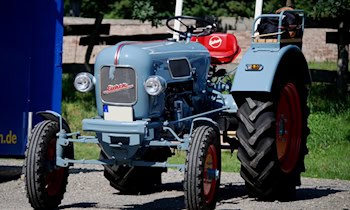Traktor und Volvo kollidieren in Lengenfeld