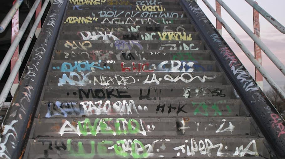 Hakenkreuz am Elberadweg beschmiert