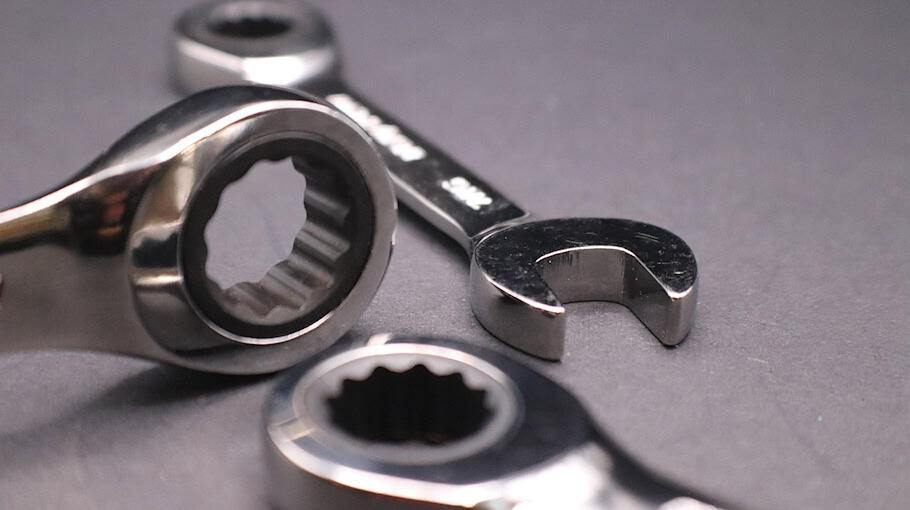 Garagenaufbruch in Weißwasser: Fahrzeugteile aus Opel gestohlen