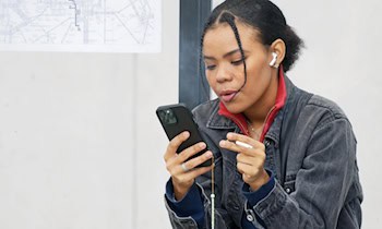 28-Jähriger zerstört Verglasung einer Bushaltestelle