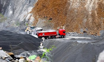 Radlader-Brand in Stallgebäude in Rosenbach-Leubnitz