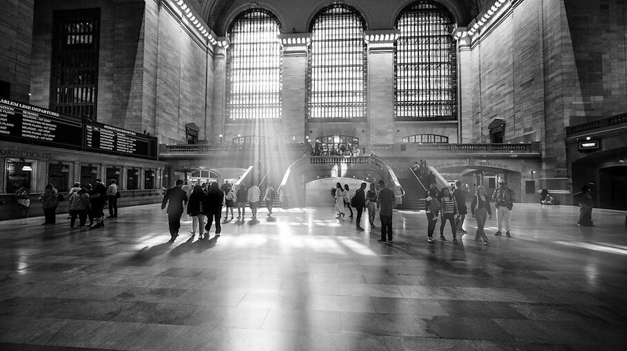 Böllerangriff am Bahnhof Hainichen: Mann verletzt