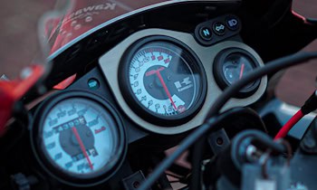 Kawasaki ZX 900 aus Parkhaus gestohlen