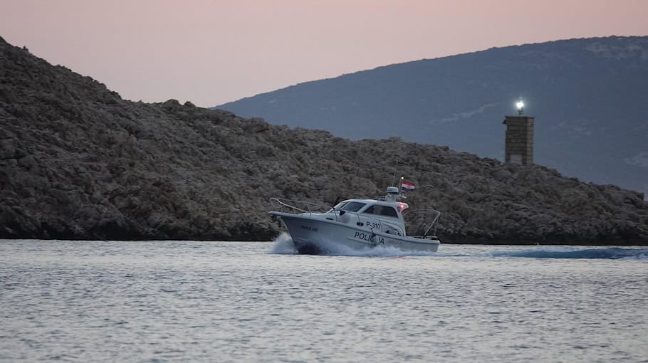 Polizei stoppt nicht zugelassenen VW in Riesa
