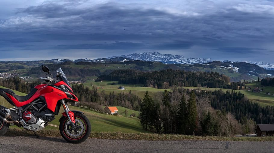 Zweiradunfall in Netzschkau wegen ausgelaufenem Kühlwasser