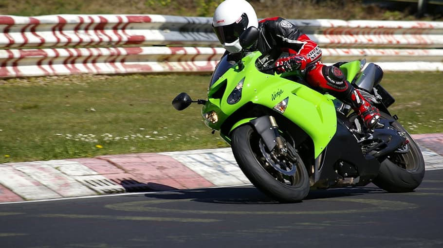 Diebstahl von Navigationsgerät an Kawasaki in Tiefgarage